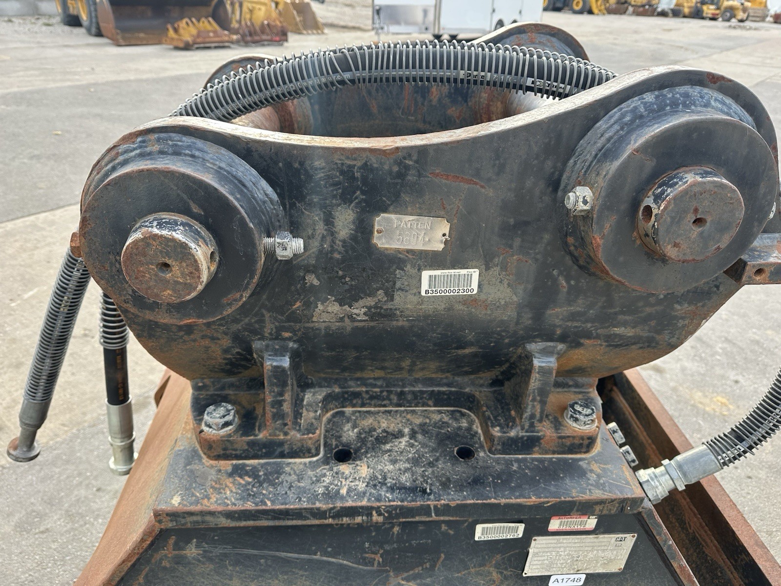 Caterpillar CVP110 Vibratory Compactor Excavator CB Linkage 90mm pins